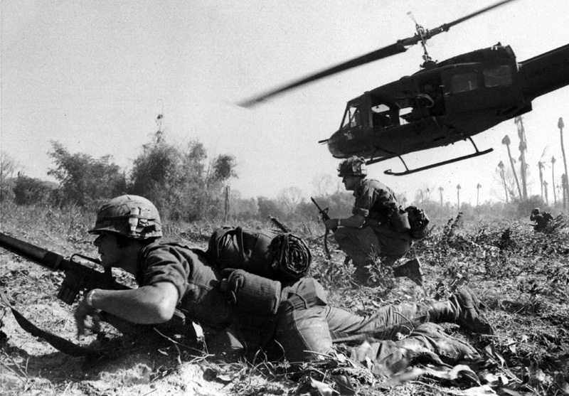 Helicópteros UH-1 Huey en el valle de Ia Drang, noviembre de 1965