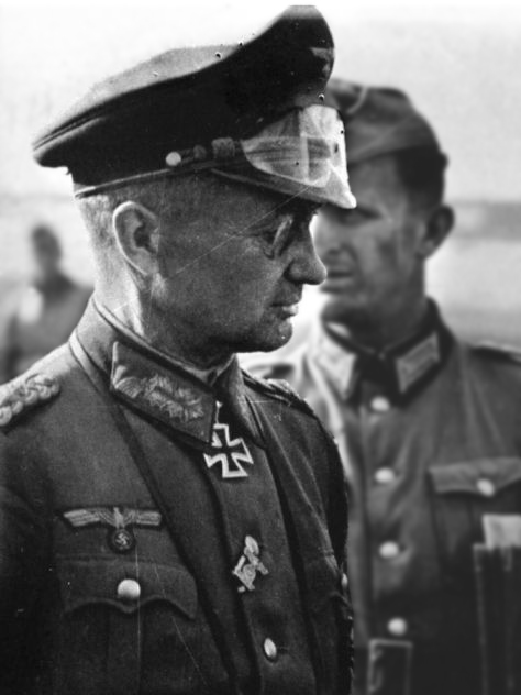Columnas de la Wehrmacht avanzando por territorio soviético durante la Operación Barbarroja, verano de 1941