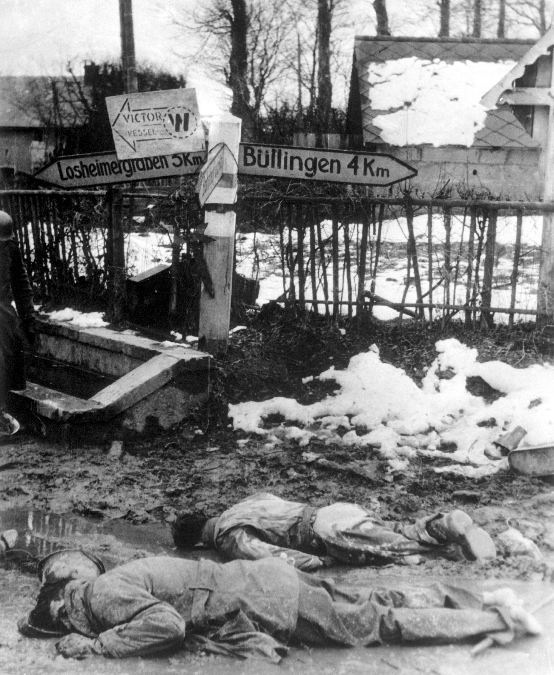 Soldados estadounidenses durante la batalla de las Ardenas en diciembre de 1944