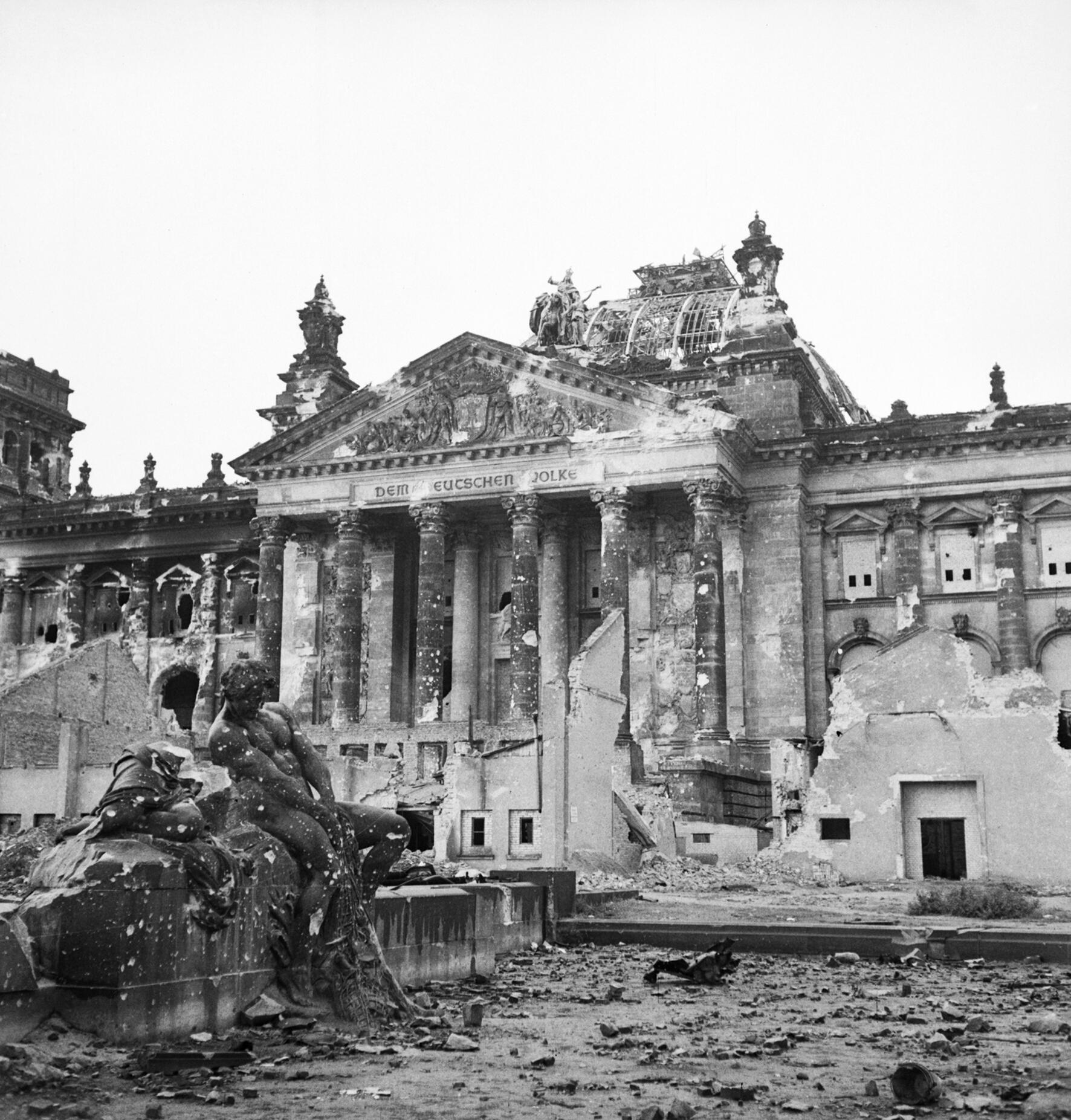 El Reichstag de Berlín tras la batalla de 1945