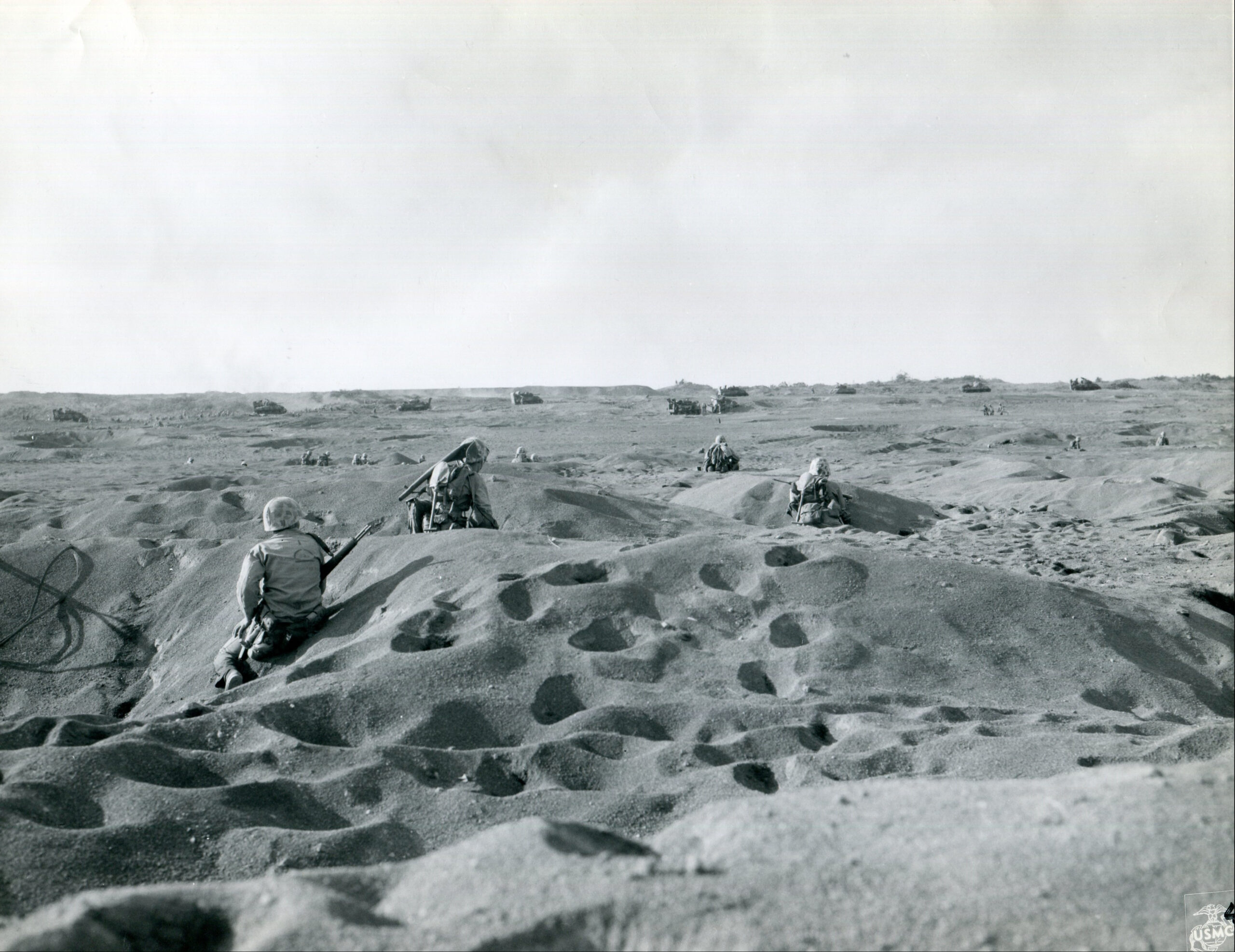 Infantes de marina estadounidenses en Iwo Jima en febrero de 1945