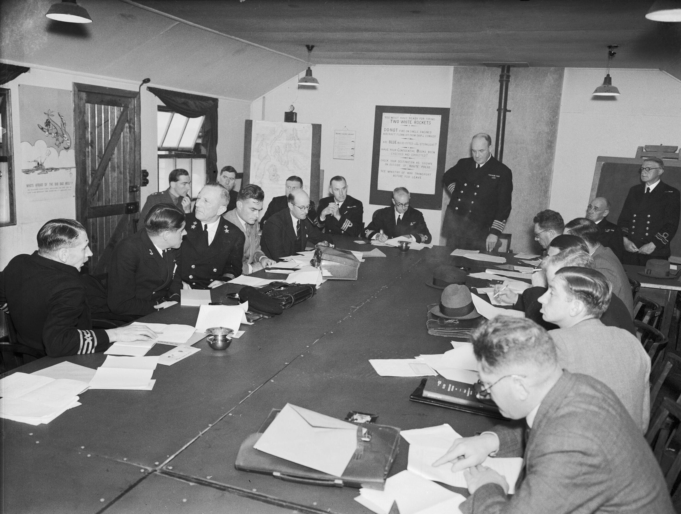 Conferencia de capitanes de un convoy aliado en agosto de 1942