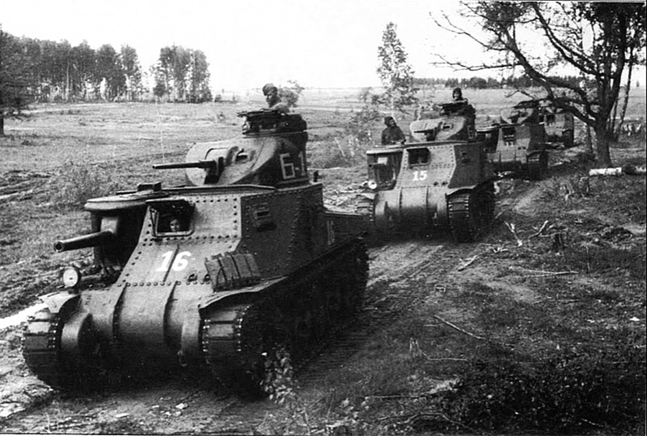 Carros soviéticos del 6.º Ejército de Guardias en Kursk, julio de 1943