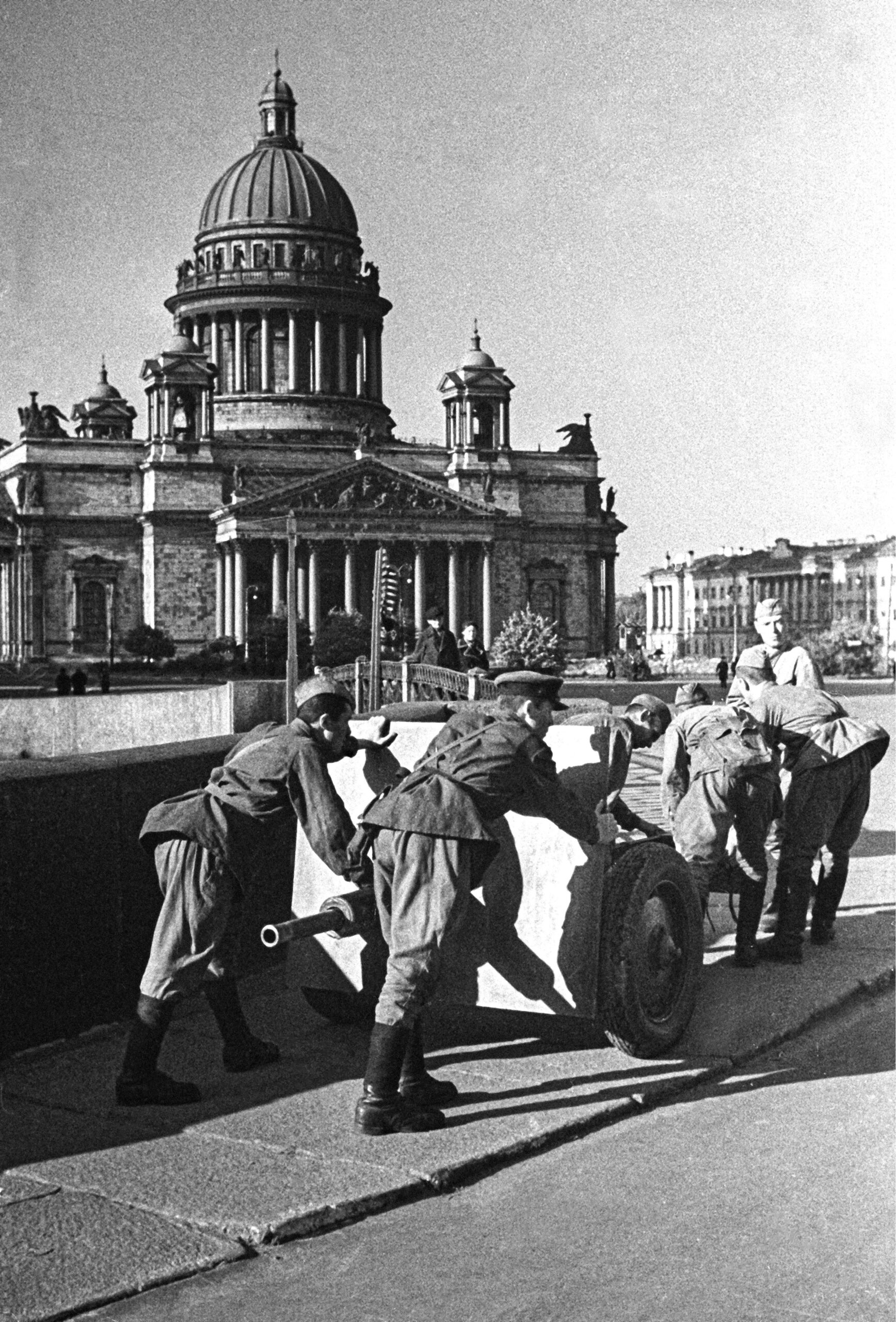 Civiles de Leningrado durante el cerco alemán de 1942
